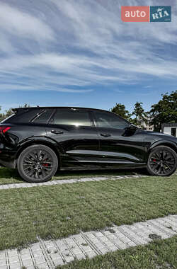 Внедорожник / Кроссовер Audi Q8 e-tron 2023 в 