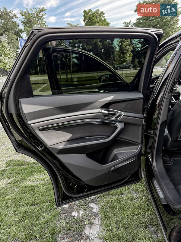 Внедорожник / Кроссовер Audi Q8 e-tron 2023 в Черкассах