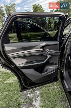 Внедорожник / Кроссовер Audi Q8 e-tron 2023 в 