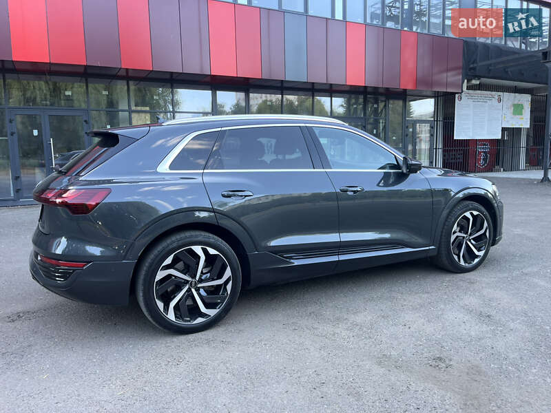 Внедорожник / Кроссовер Audi Q8 e-tron 2023 в Ровно