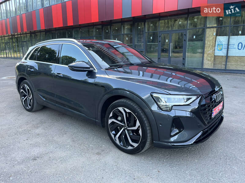 Внедорожник / Кроссовер Audi Q8 e-tron 2023 в Ровно