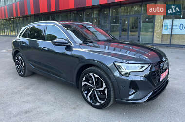 Внедорожник / Кроссовер Audi Q8 e-tron 2023 в 