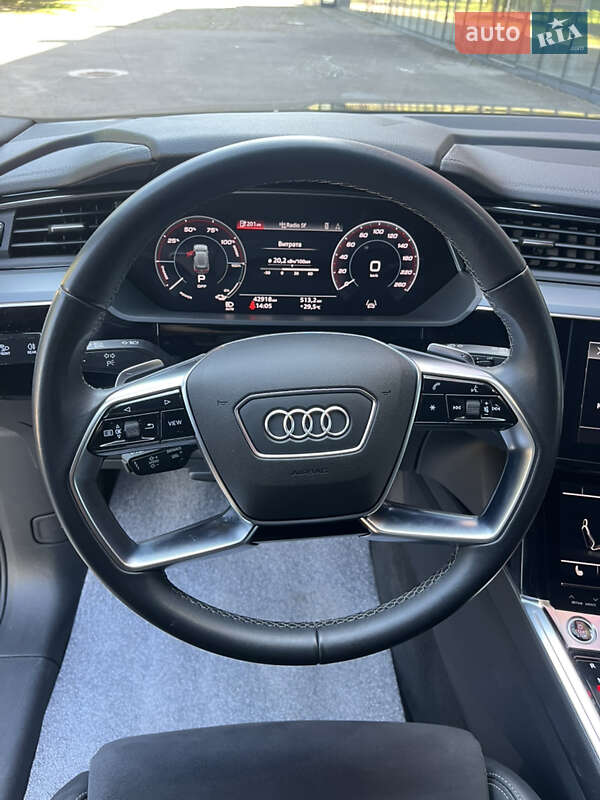 Внедорожник / Кроссовер Audi Q8 e-tron 2023 в Ровно