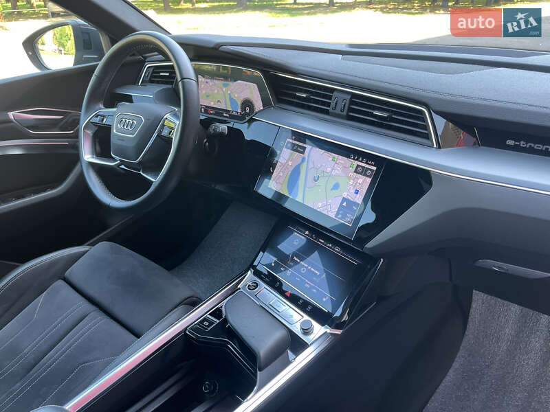 Внедорожник / Кроссовер Audi Q8 e-tron 2023 в Ровно