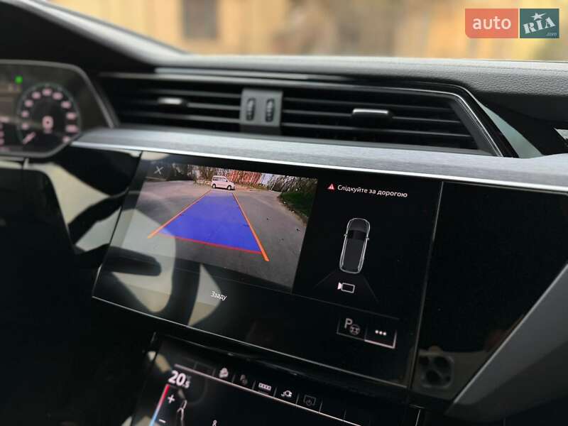 Позашляховик / Кросовер Audi Q8 e-tron 2023 в Львові