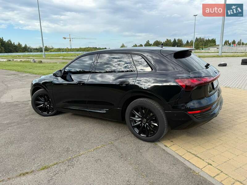 Позашляховик / Кросовер Audi Q8 e-tron 2023 в Львові