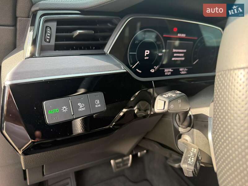 Позашляховик / Кросовер Audi Q8 e-tron 2023 в Львові