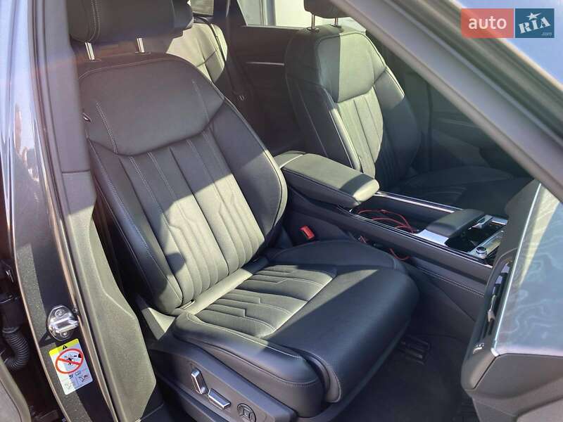 Внедорожник / Кроссовер Audi Q8 e-tron 2023 в Днепре