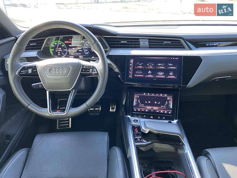 Внедорожник / Кроссовер Audi Q8 e-tron 2023 в Днепре