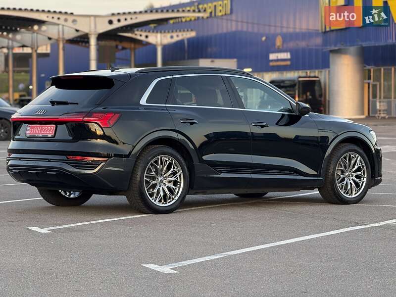 Внедорожник / Кроссовер Audi Q8 e-tron 2023 в Ровно