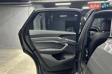 Внедорожник / Кроссовер Audi Q8 e-tron 2023 в 