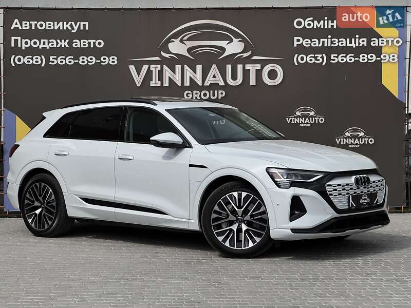 Позашляховик / Кросовер Audi Q8 e-tron 2023 в 