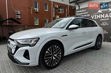 Позашляховик / Кросовер Audi Q8 e-tron 2023 в 