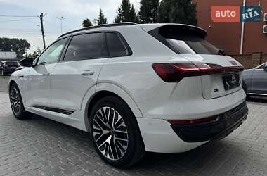 Позашляховик / Кросовер Audi Q8 e-tron 2023 в 