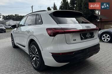 Позашляховик / Кросовер Audi Q8 e-tron 2023 в 