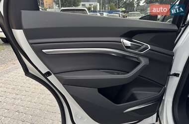 Позашляховик / Кросовер Audi Q8 e-tron 2023 в 