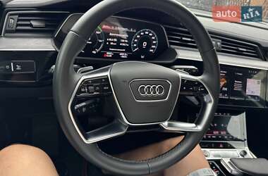Позашляховик / Кросовер Audi Q8 e-tron 2023 в 