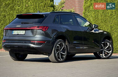 Внедорожник / Кроссовер Audi Q8 e-tron 2023 в 
