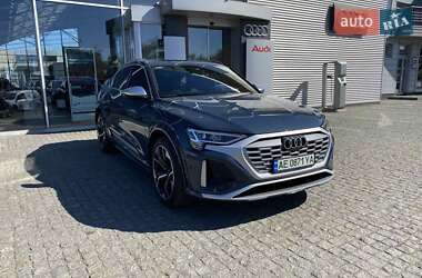 Позашляховик / Кросовер Audi Q8 e-tron 2023 в 
