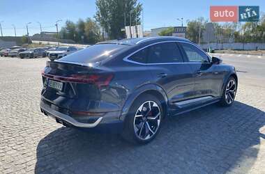Позашляховик / Кросовер Audi Q8 e-tron 2023 в 