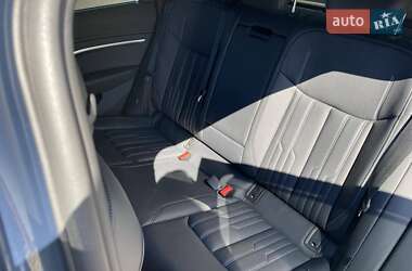 Позашляховик / Кросовер Audi Q8 e-tron 2023 в 