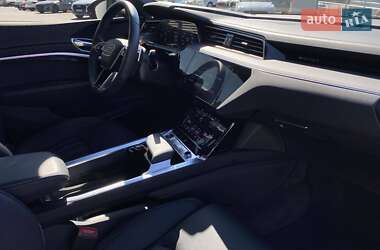Позашляховик / Кросовер Audi Q8 e-tron 2023 в 