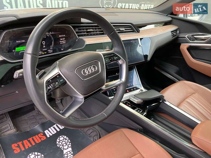 Внедорожник / Кроссовер Audi Q8 e-tron 2023 в Хмельницком