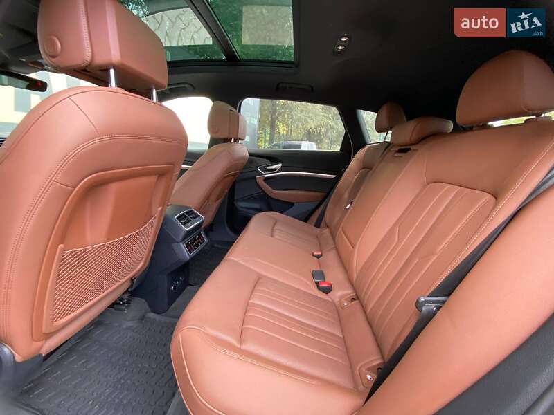 Внедорожник / Кроссовер Audi Q8 e-tron 2023 в Хмельницком