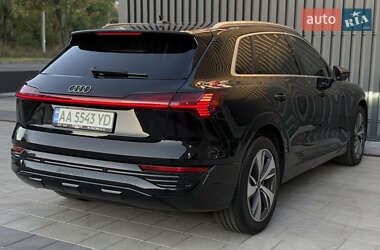 Позашляховик / Кросовер Audi Q8 e-tron 2023 в 