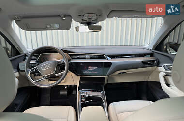 Позашляховик / Кросовер Audi Q8 e-tron 2023 в 