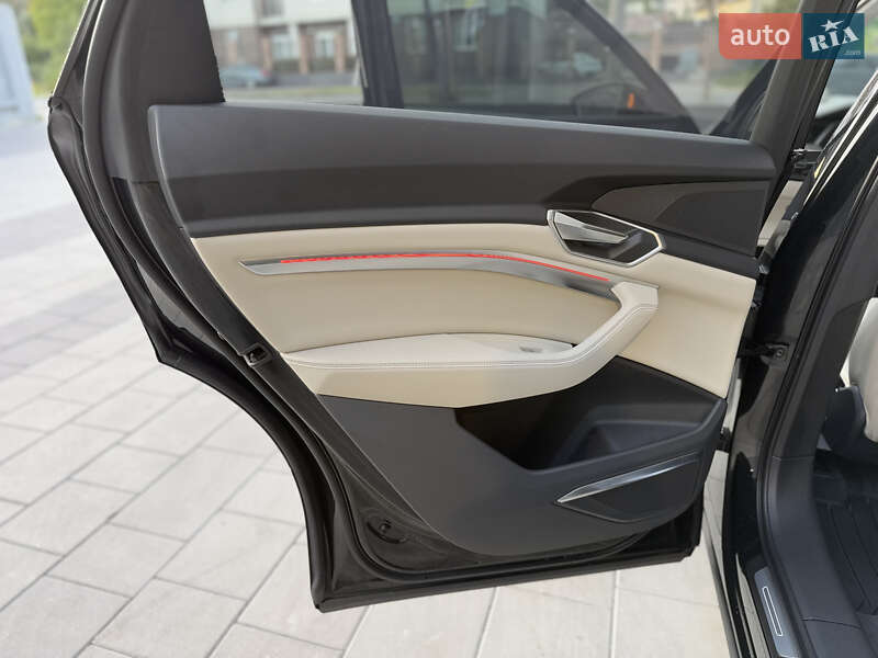 Внедорожник / Кроссовер Audi Q8 e-tron 2023 в Киеве фото 29 Внедорожник / Кроссовер Audi Q8 e-tron 2023 в Киеве