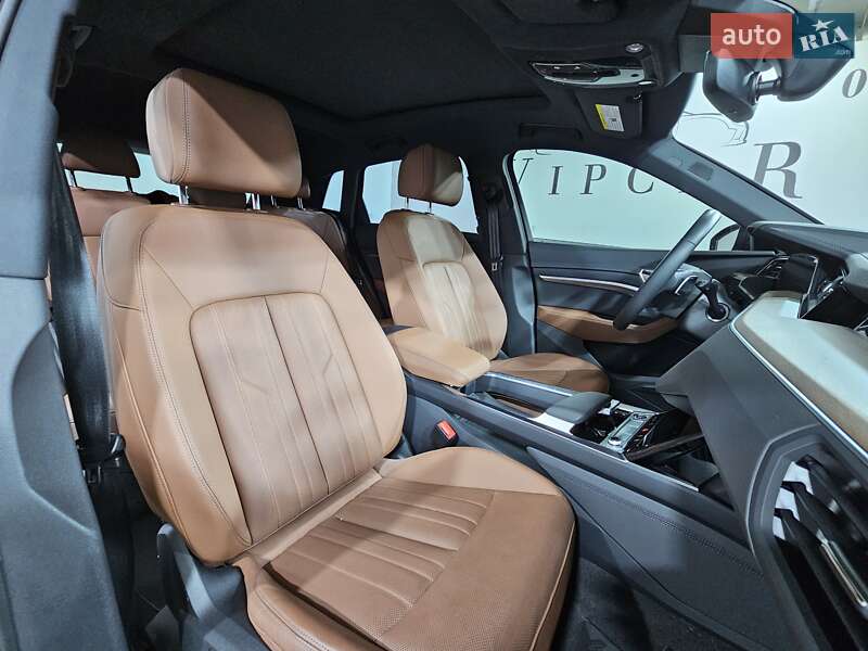 Позашляховик / Кросовер Audi Q8 e-tron 2023 в Києві