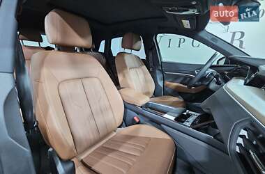 Позашляховик / Кросовер Audi Q8 e-tron 2023 в 