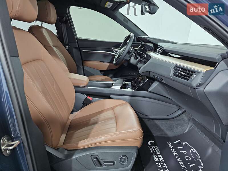 Позашляховик / Кросовер Audi Q8 e-tron 2023 в Києві