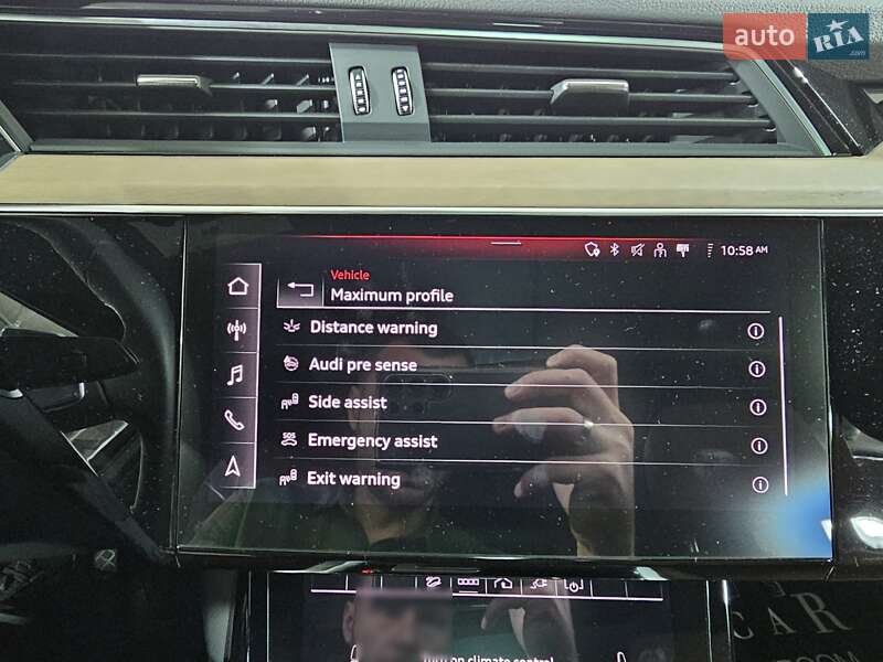 Позашляховик / Кросовер Audi Q8 e-tron 2023 в Києві