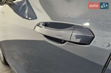 Позашляховик / Кросовер Audi Q8 e-tron 2023 в 
