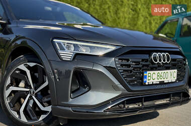 Позашляховик / Кросовер Audi Q8 e-tron 2023 в 
