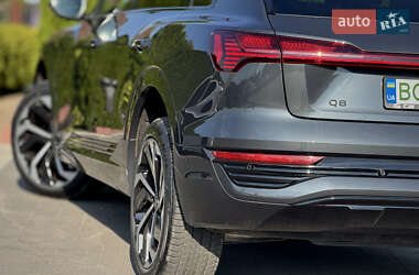 Позашляховик / Кросовер Audi Q8 e-tron 2023 в 