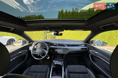 Позашляховик / Кросовер Audi Q8 e-tron 2023 в 