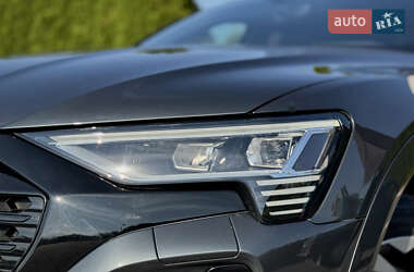 Позашляховик / Кросовер Audi Q8 e-tron 2023 в 