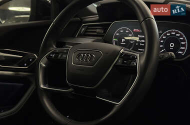 Позашляховик / Кросовер Audi Q8 e-tron 2023 в 