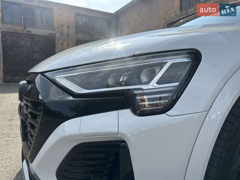 Позашляховик / Кросовер Audi Q8 e-tron 2023 в Києві