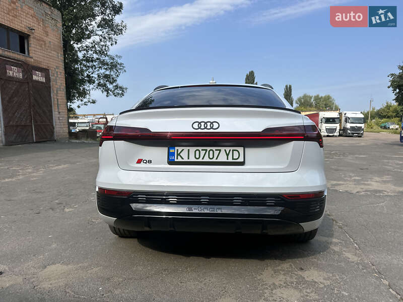 Позашляховик / Кросовер Audi Q8 e-tron 2023 в Києві