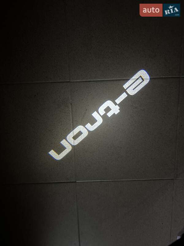 Позашляховик / Кросовер Audi Q8 e-tron 2023 в Києві