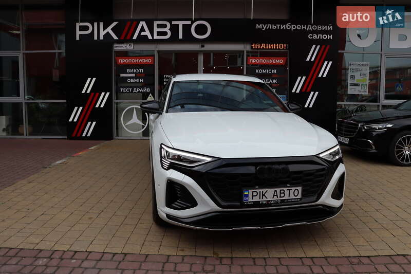 Позашляховик / Кросовер Audi Q8 e-tron 2023 в 