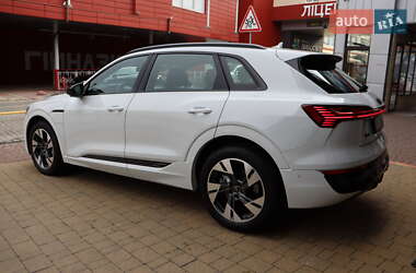 Позашляховик / Кросовер Audi Q8 e-tron 2023 в 