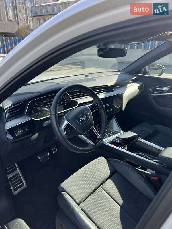 Внедорожник / Кроссовер Audi Q8 e-tron 2024 в Киеве