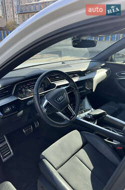 Внедорожник / Кроссовер Audi Q8 e-tron 2024 в 