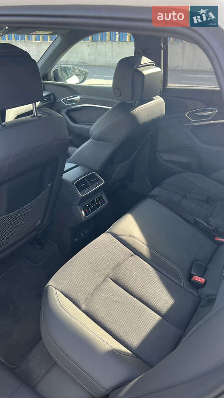 Внедорожник / Кроссовер Audi Q8 e-tron 2024 в Киеве