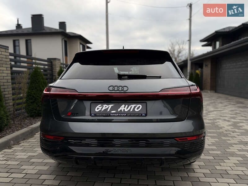 Позашляховик / Кросовер Audi Q8 e-tron 2024 в Києві